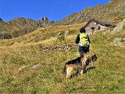 25 Alla Baita Foppa (1989 m) con vista in Valletto (2371 m)